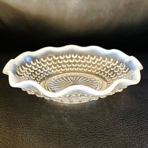 𝓋𝒾𝓃𝓉𝒶ℊℯ Anchor Hocking opalescent hobnail ruffled bowl